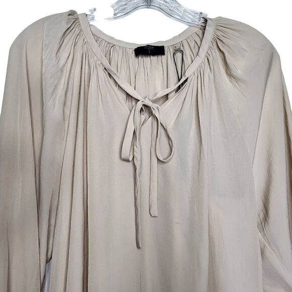 Tahari Balloon Sleeves Front Keyhole Pleated Back Blouse Size Medium - Picture 2 of 10